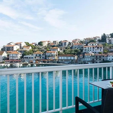 Seafront Paradise *