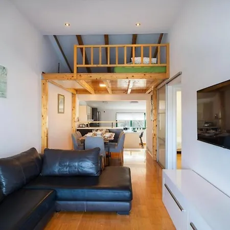 Seafront Paradise Apartmán *