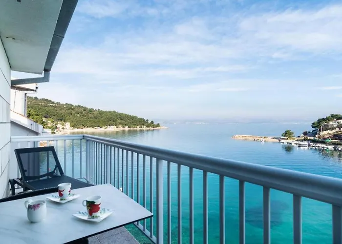 Seafront Paradise Apartment Stomorska