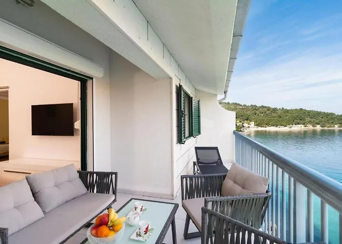 Seafront Paradise Apartment Stomorska